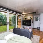 Stylish With Huge Garden Harrogate