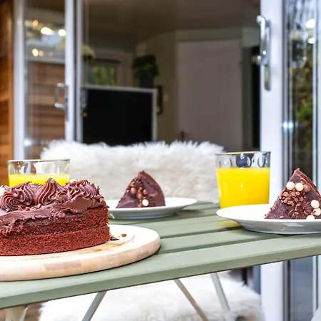 Stylish With Huge Garden Appartement *