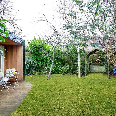Stylish With Huge Garden Appartement
