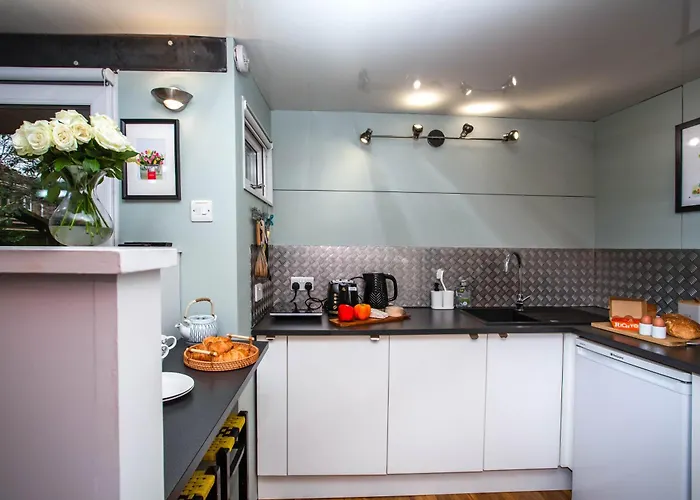 Stylish With Huge Garden Apartamento