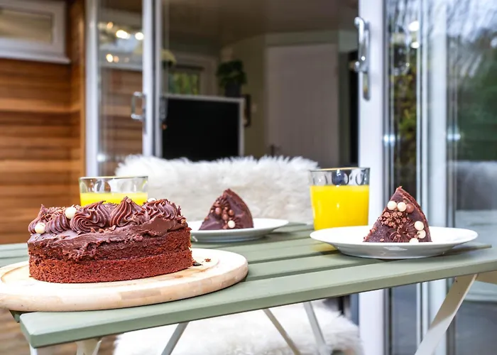 Stylish With Huge Garden Apartamento *