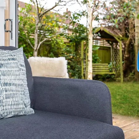 Stylish With Huge Garden Apartment Harrogate